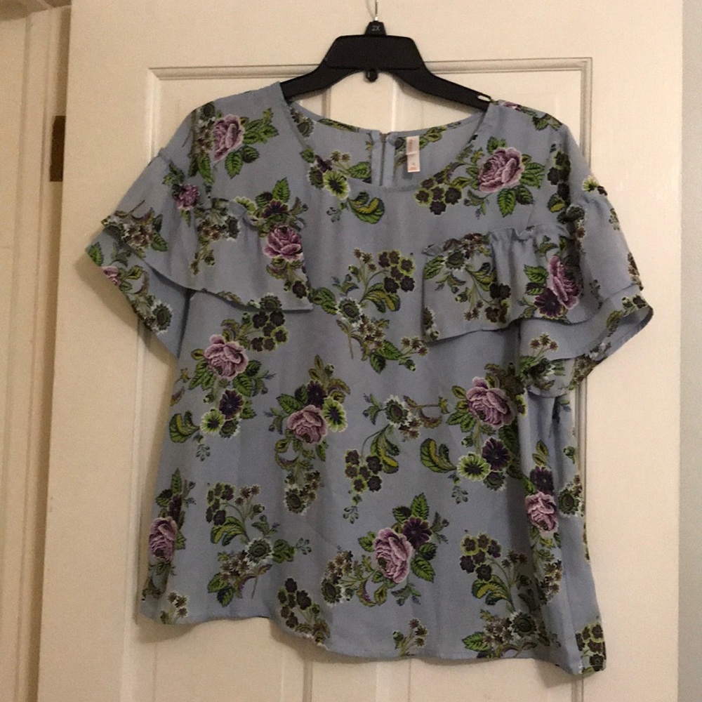 Floral Short Sleeve Blouse with Zipper in Back
